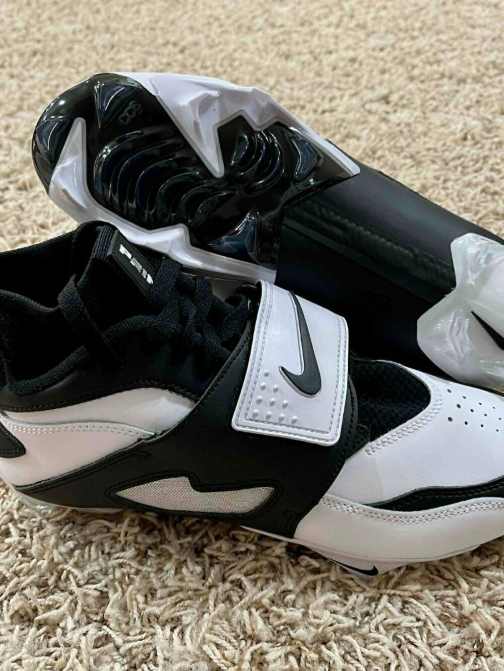 Nike Air Diamond Turf 93 TD Football Cleats HF5298-101, Men’s Size 8 (New)